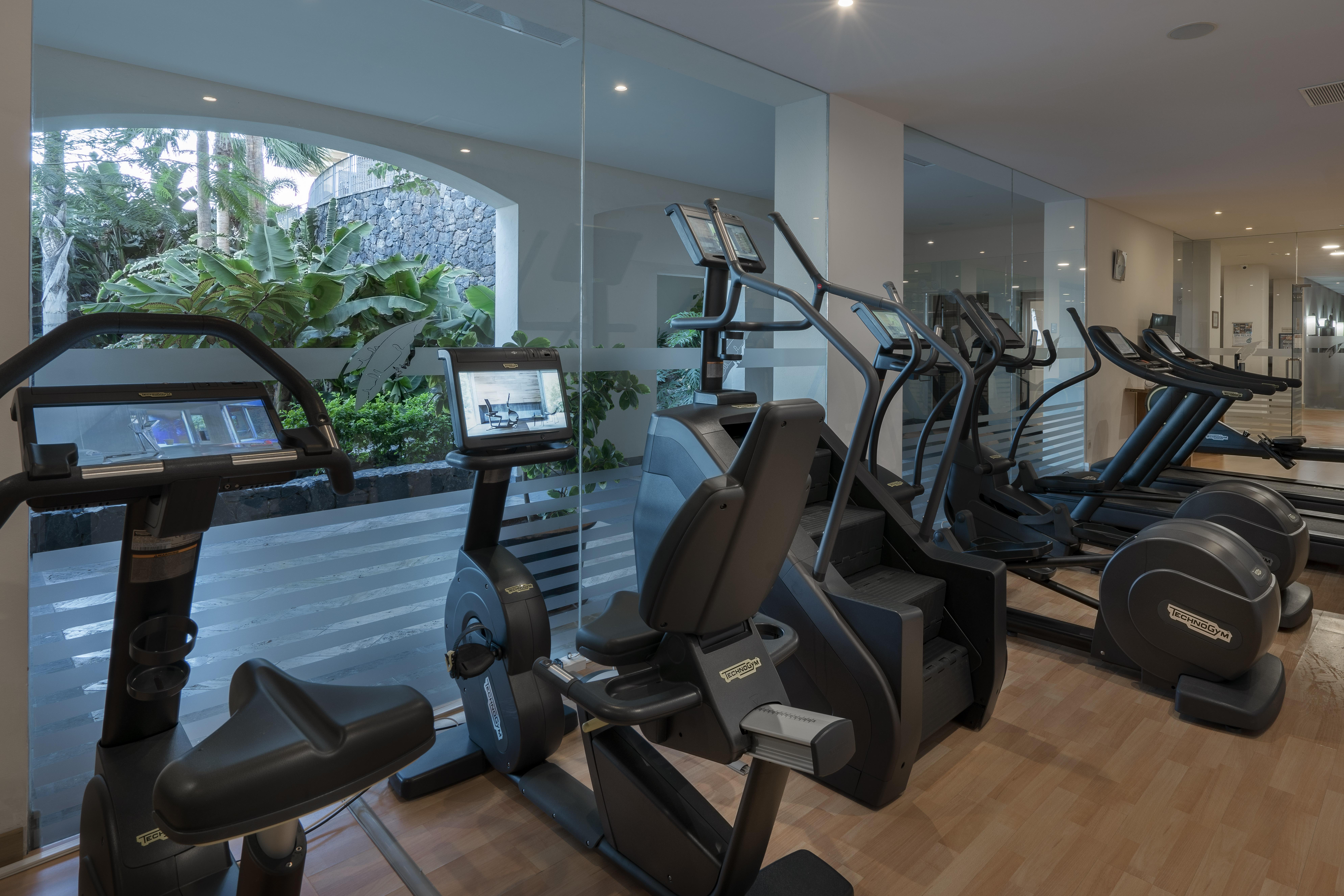 Vincci Seleccion La Plantacion Del Sur Hotel Адехе Екстериор снимка The gym at the hotel