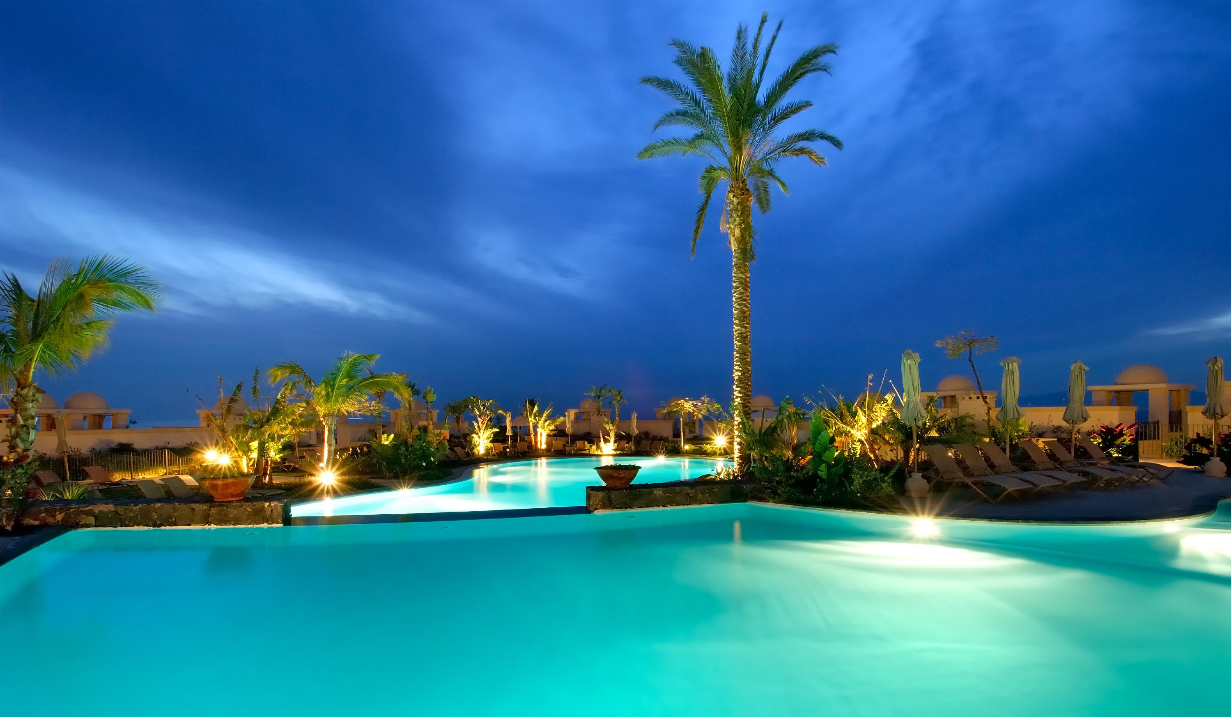 Vincci Seleccion La Plantacion Del Sur Hotel Адехе Екстериор снимка The swimming pool at the Royal Mirage Hotel
