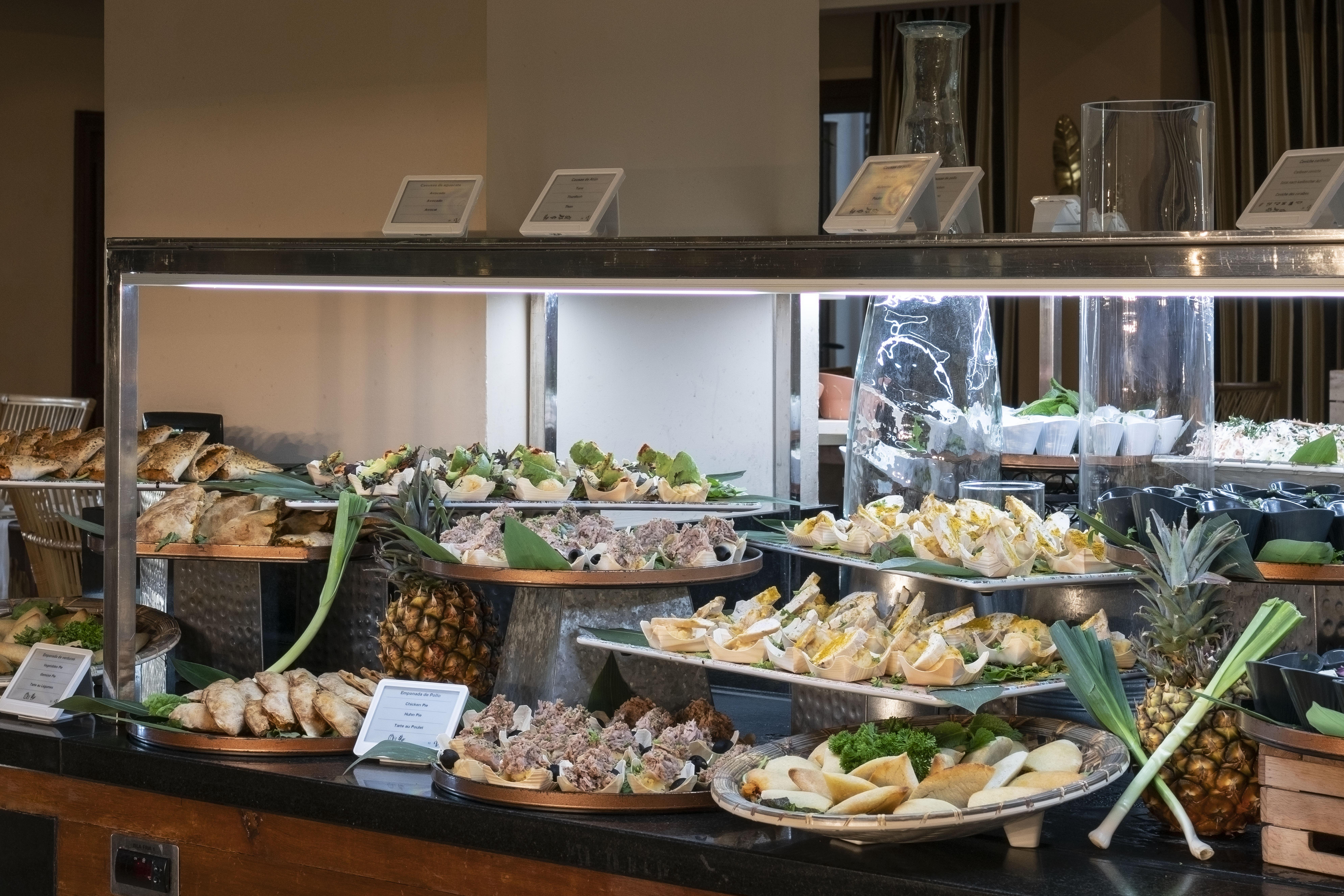 Vincci Seleccion La Plantacion Del Sur Hotel Адехе Екстериор снимка A buffet at a hotel