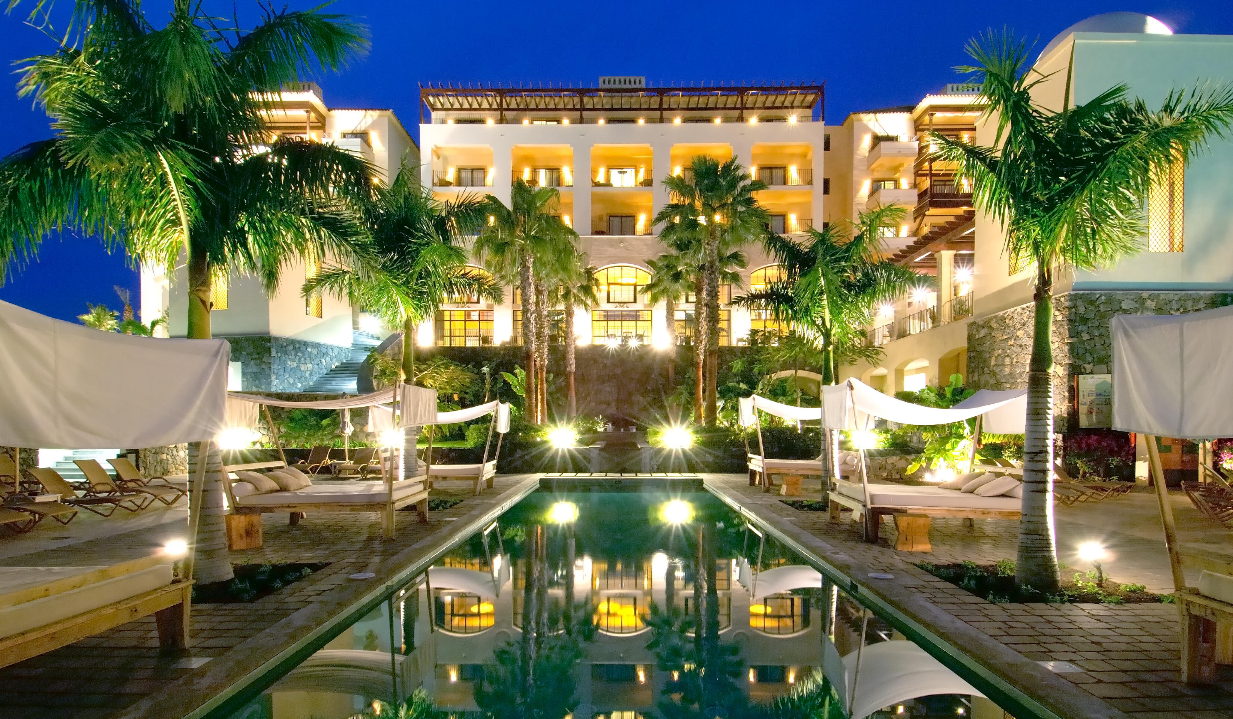 Vincci Seleccion La Plantacion Del Sur Hotel Адехе Екстериор снимка The hotel at night