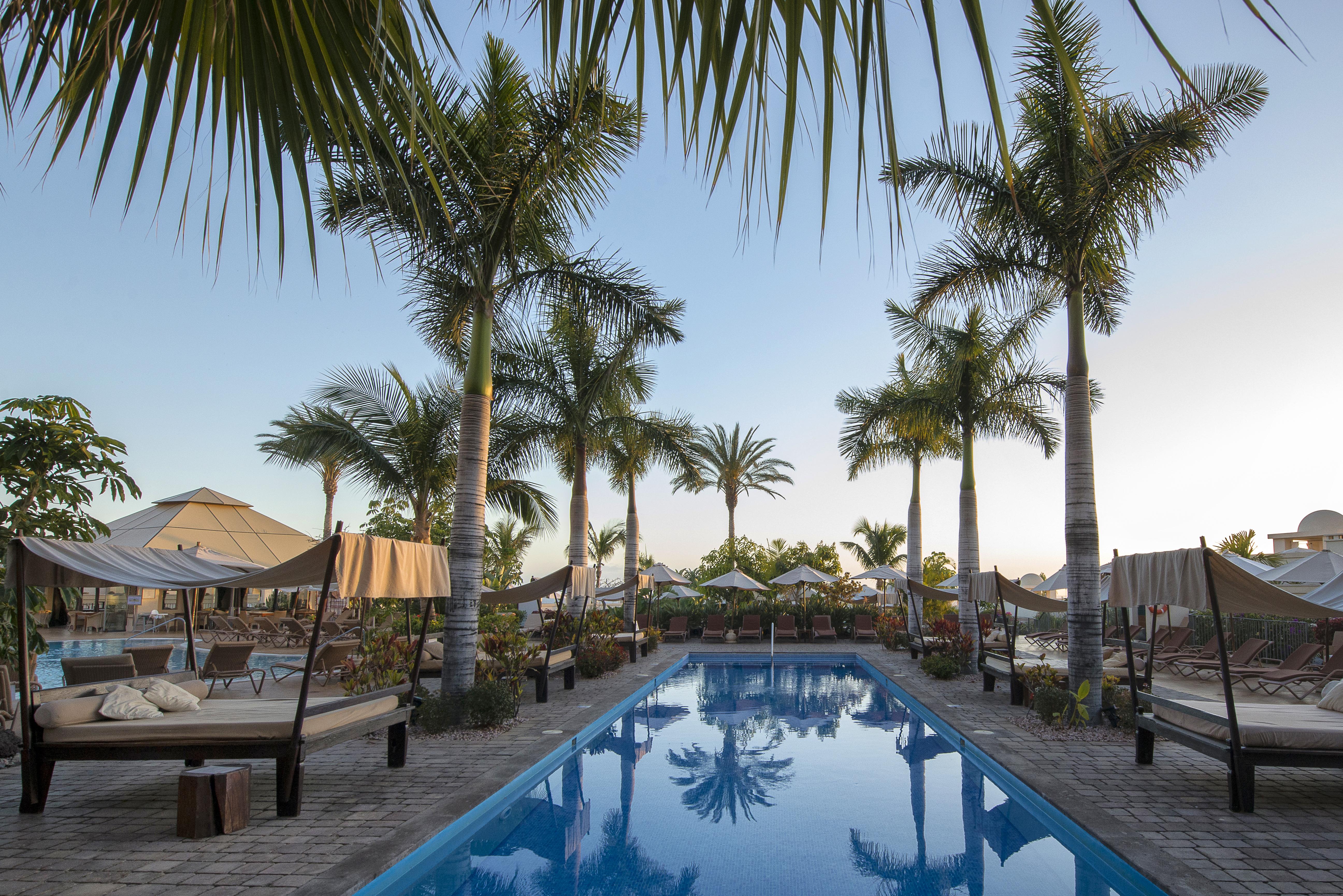 Vincci Seleccion La Plantacion Del Sur Hotel Адехе Екстериор снимка The swimming pool at the hotel