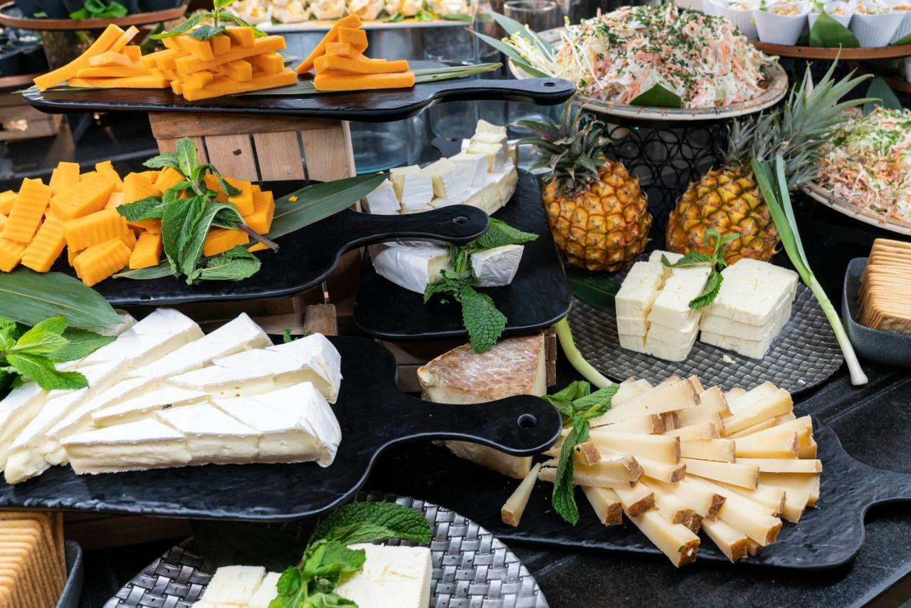 Vincci Seleccion La Plantacion Del Sur Hotel Адехе Екстериор снимка A selection of cheese at a buffet